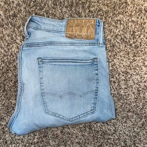 Men’s American Eagle Airflex + Slim Straight. Light blue, Size 32.